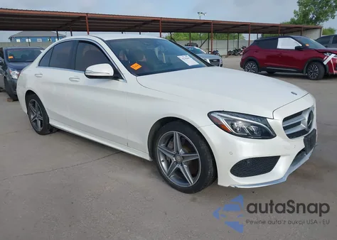 2015 Mercedes-Benz C 300 4Matic/Luxury 4Matic/Sport 4Matic z USA, uszkodzony, nr VIN 55SWF4KB9FU063301